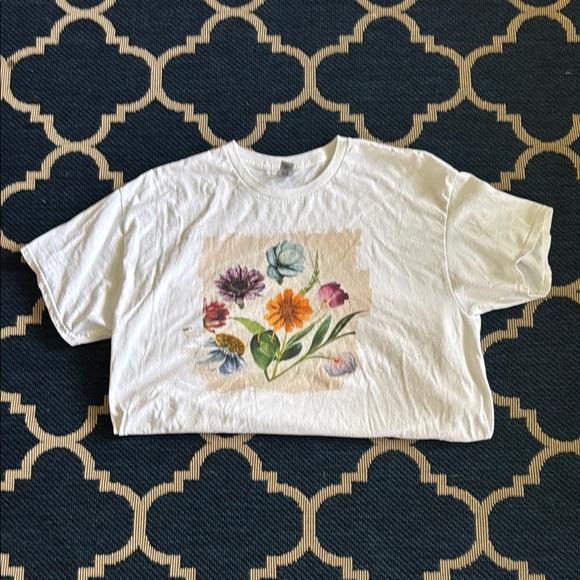 Gildan White Graphic Boxy Short Sleeve Tee - Picture 1 of 1